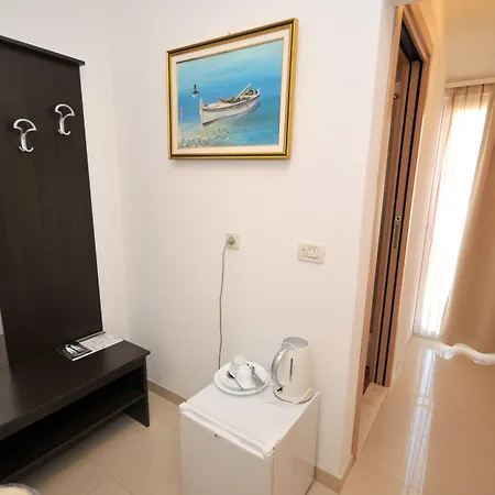 Apartments&rooms Maslina 4* Traù