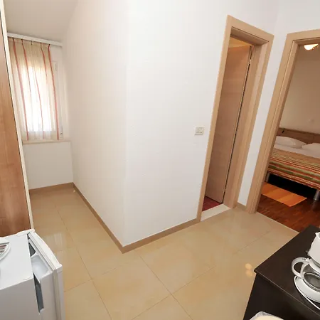 Apartments&rooms Maslina 4*