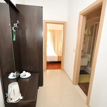 Apartments&rooms Maslina 4*