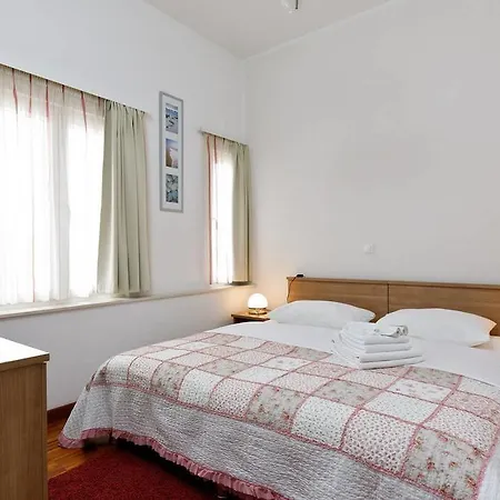 Apartments&rooms Maslina 4*