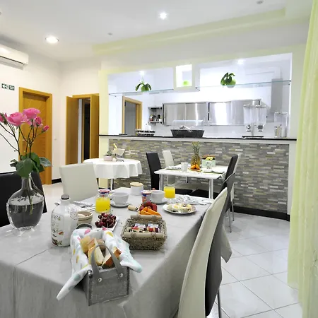 Apartments&rooms Maslina 4*