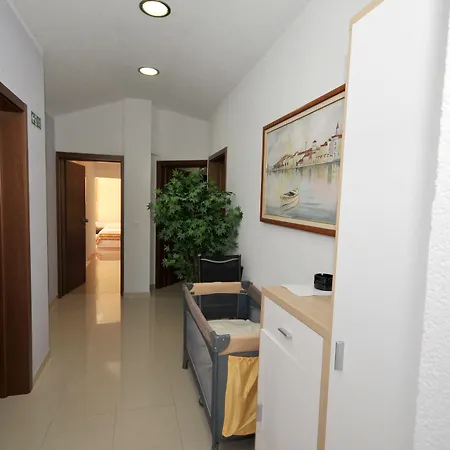 Apartments&rooms Maslina