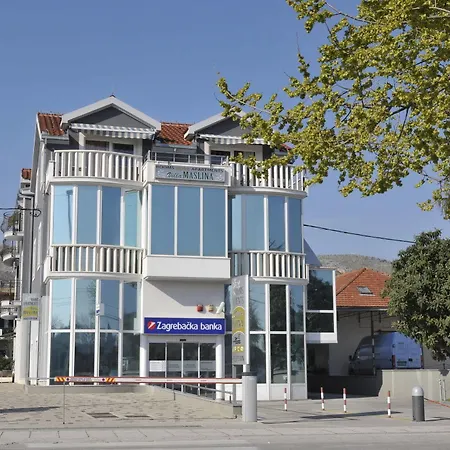 Apartments&rooms Maslina 4*