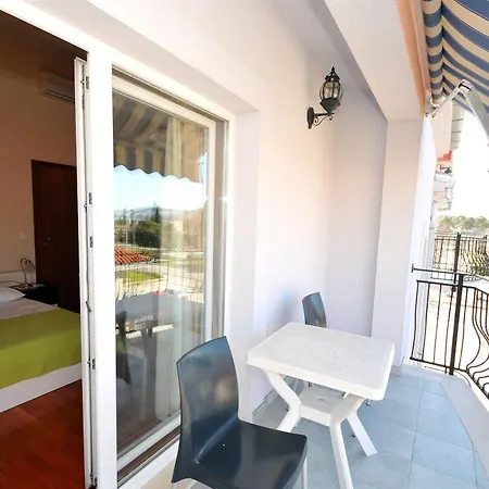 Apartments&rooms Maslina 4*